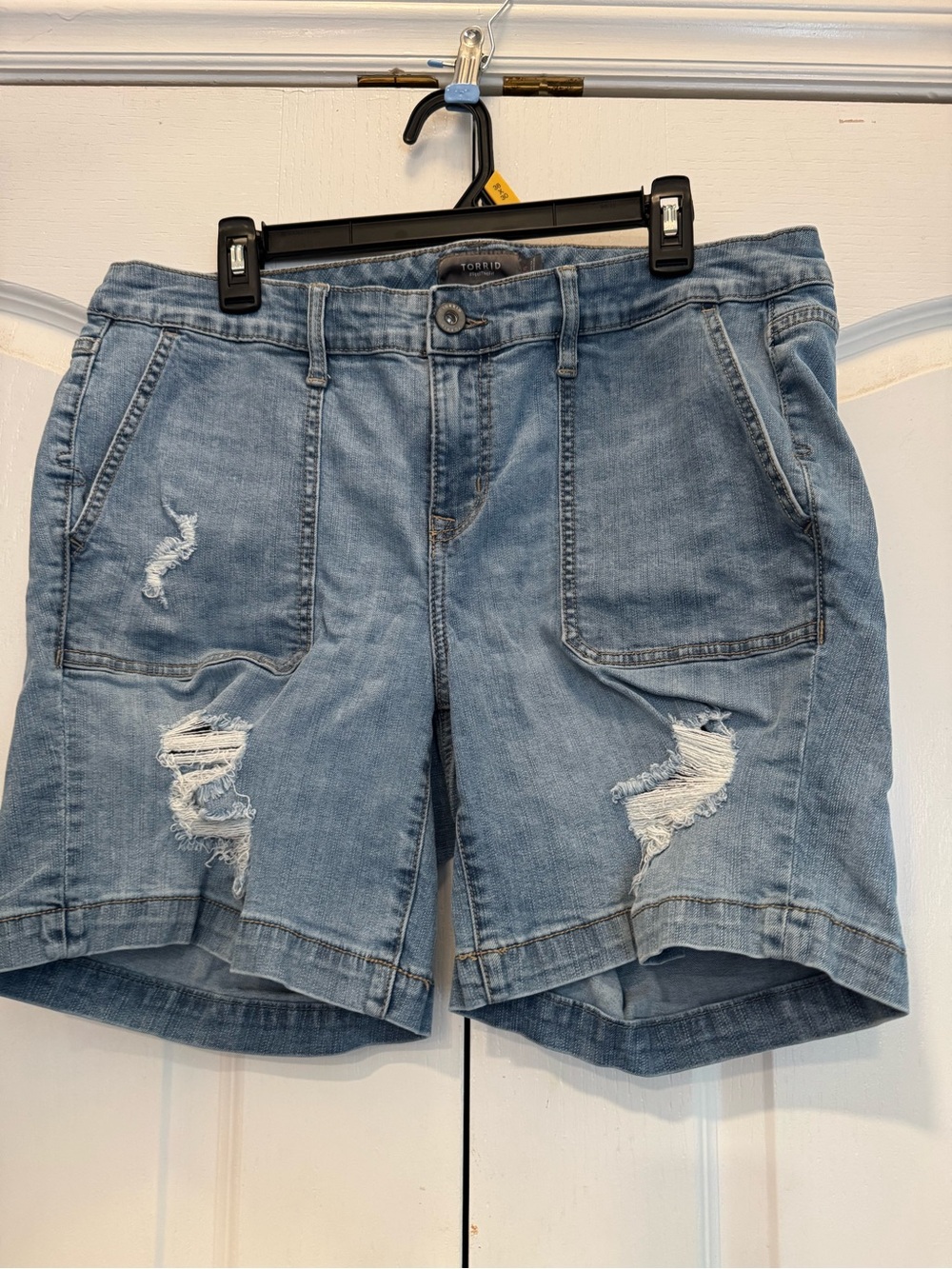 EUC- Torrid Light Blue Distressed Denim Shorts